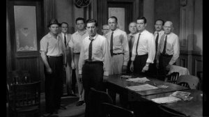 Douze hommes en colère : comment un leader peut changer l'opinion d'un groupe