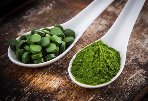 spiruline en poudre et en comprimés