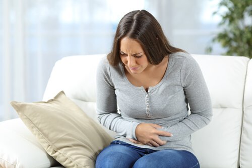 femme avec des kystes ovariens