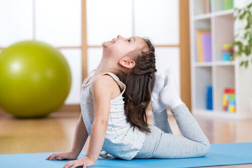 5 positions de yoga pour les enfants