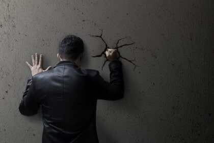 tristesse et irritabilité des personnes autodestructrices
