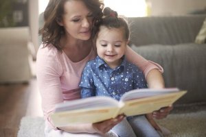 Pourquoi faut-il lire des histoires aux plus petits ?