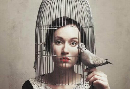 garder le silence plus que nécessaire