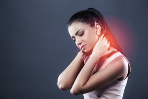Qu'est-ce qu'un coup de fouet cervical et comment y faire face ?