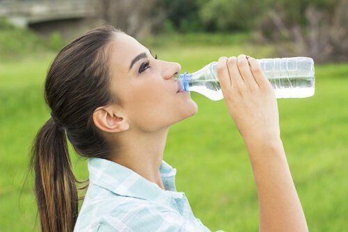 boire de l'eau pour lutter contre le mal de tête