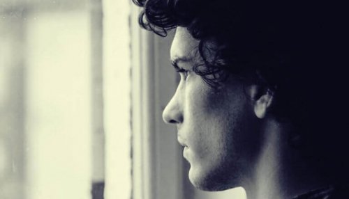 homme désirant affronter une crise existentielle