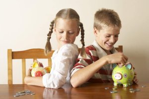 Jumeaux et faux jumeaux : différences biologiques et psychologiques