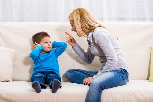 Crier sur ses enfants : 2 conséquences négatives