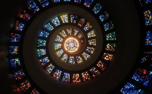 vitraux d'église et délire mystique