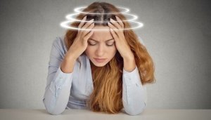 L'anxiété provoque des vertiges fréquents: comment solutionner ce problème?