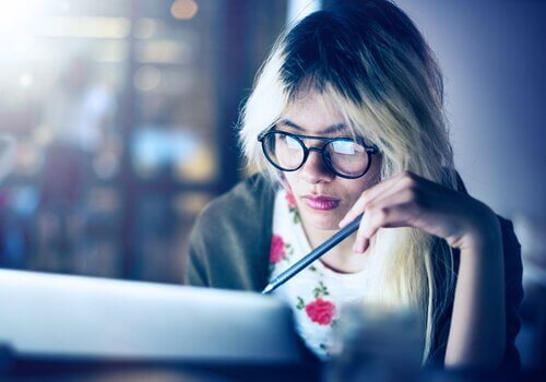 femme qui étudie