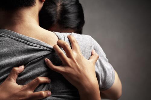 3 signaux qui indiquent l'insécurité en amour