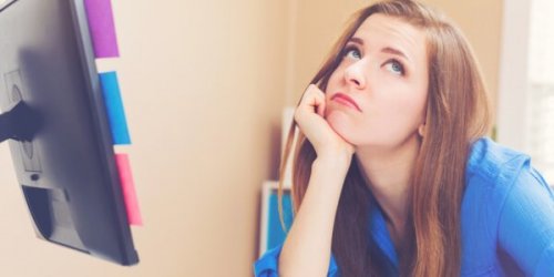 jeune fille qui procrastine