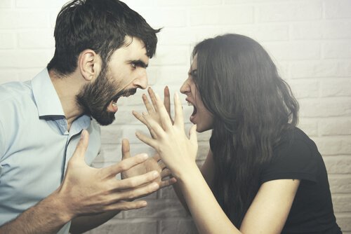 couple en colère qui se dispute