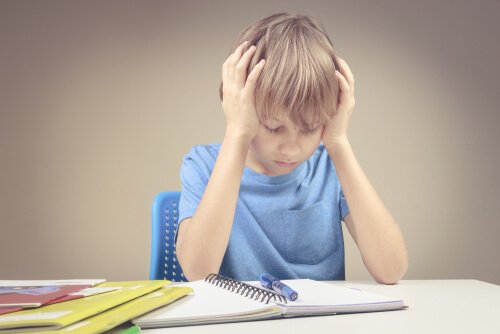 enfant frustré à cause des mathématiques