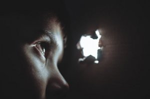 Le lavage de cerveau : techniques de persuasion coercitive