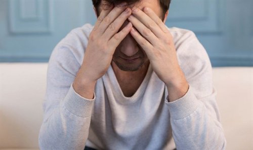 homme ayant passé une mauvaise journée