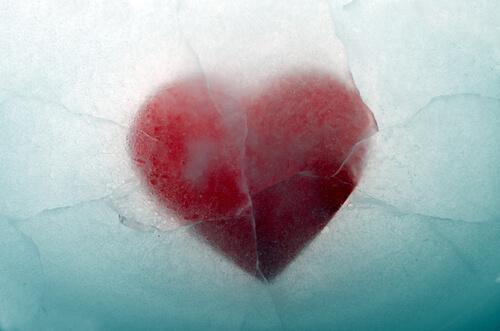 coeur sous la glace représentant les problèmes émotionnels