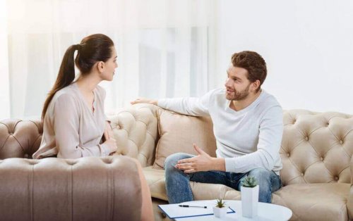 couple qui discute des mécanismes de défense