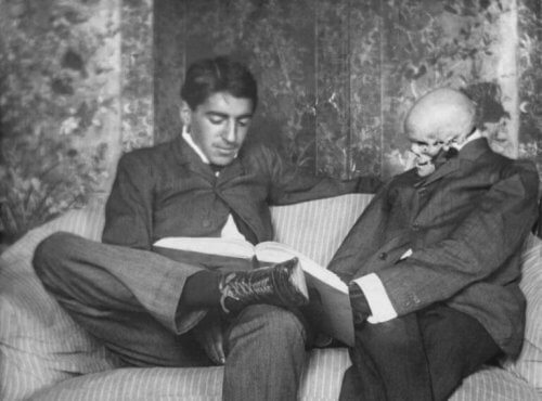 Gregorio Marañón avec un squelette