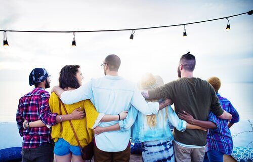 faire partie d'un groupe d'amis favorise la socialisation
