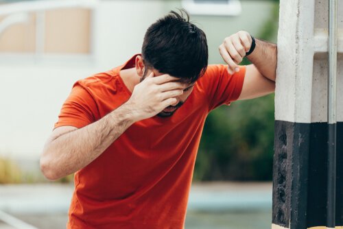 homme ressentant du dégoût