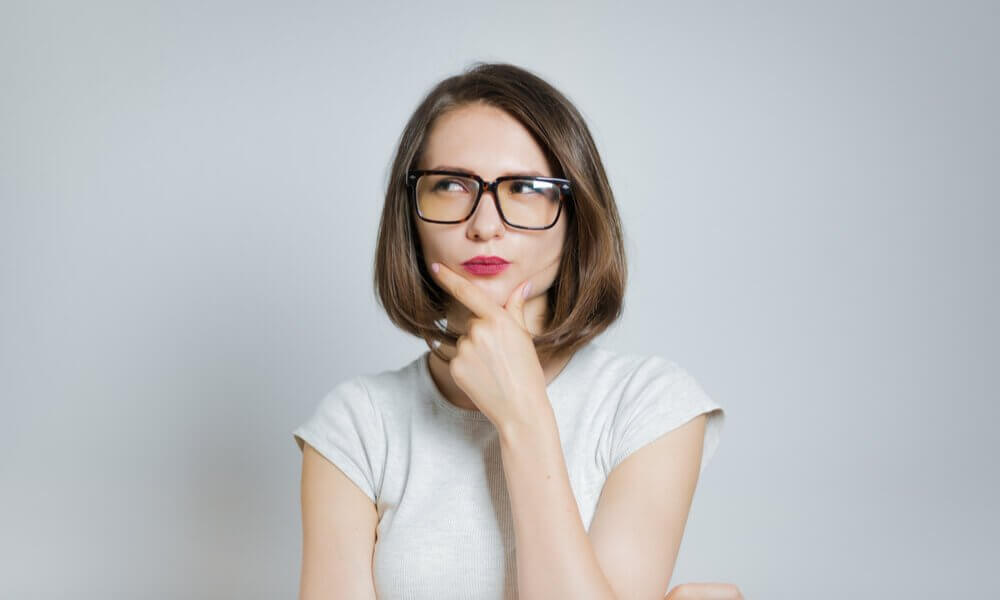 femme ayant une pensée magique