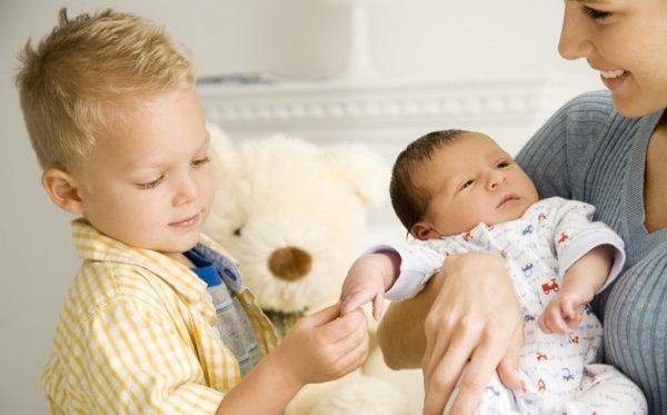 éviter la jalousie entre enfants