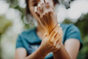 Le syndrome de la main étrangère
