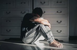 Comportement suicidaire : les variables liées