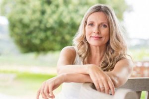 Je me sens vieille : l'éclipse de la jeunesse chez la femme