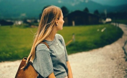 femme pensant à l'utopie