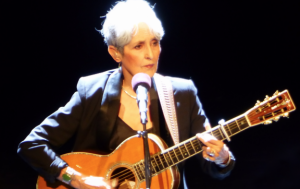 Joan Báez, biographie d'une chanteuse et activiste sociale