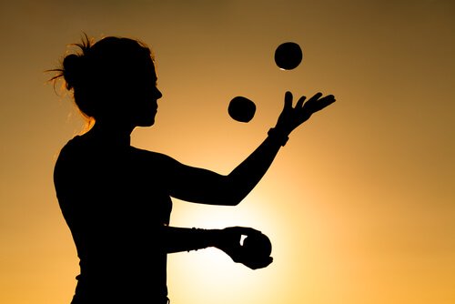 le jonglage fait partie des situations qui changent le cerveau