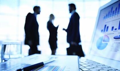 si vous devez diriger des groupes et des équipes, faites en sorte de fluidifier la communication et de la rendre le plus efficace possible