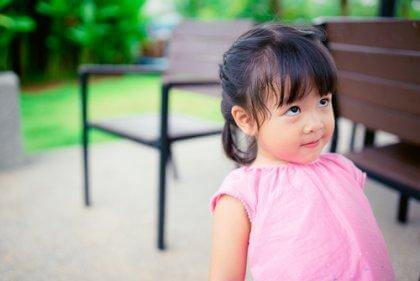 apprentissage d'une petite fille
