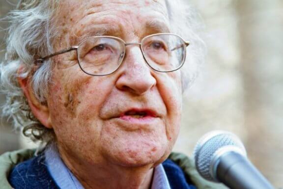 La post-vérité et les fake news selon Noam Chomsky