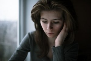 Comment la culpabilité inconsciente se manifeste-t-elle ?