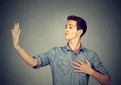 homme narcissique et mégalomane