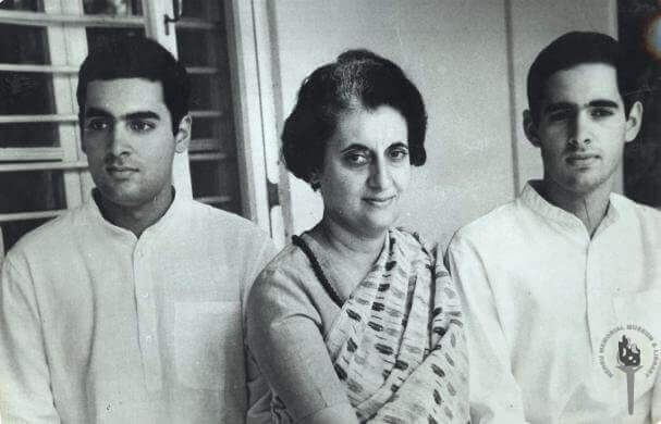 Indira Gandhi et ses deux fils