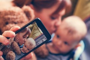 Sharenting, le risque d'exposer ses enfants sur les réseaux sociaux