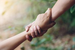 Sauver des vies peut-il être un délit ?