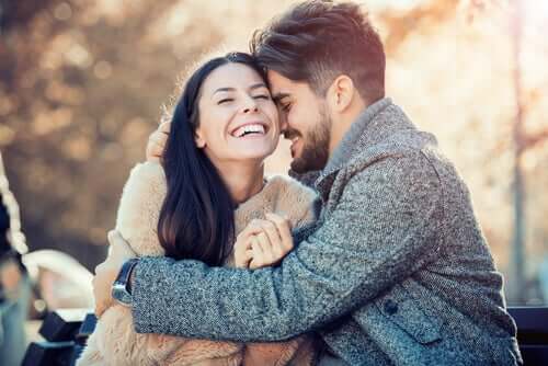 couple enlacé