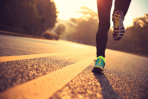 courir sur une route différente