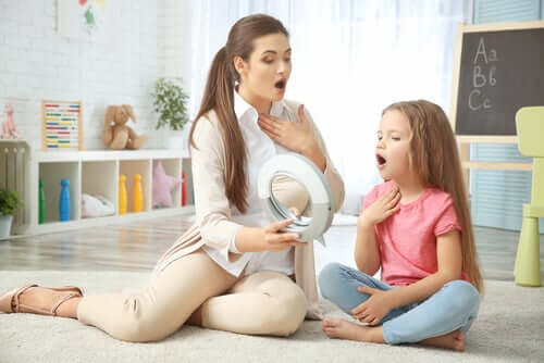 enfant chez un orthophoniste