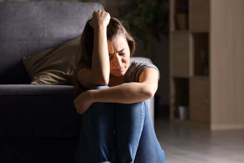 femme triste souffrant de troubles de l'alimentation