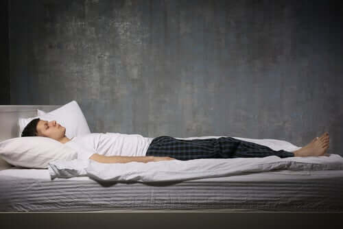homme souffrant de paralysie du sommeil