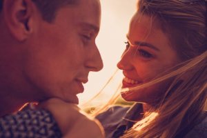 Attirance entre les personnes: le rôle du physique