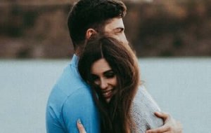 7 bénéfices surprenants de toucher les autres