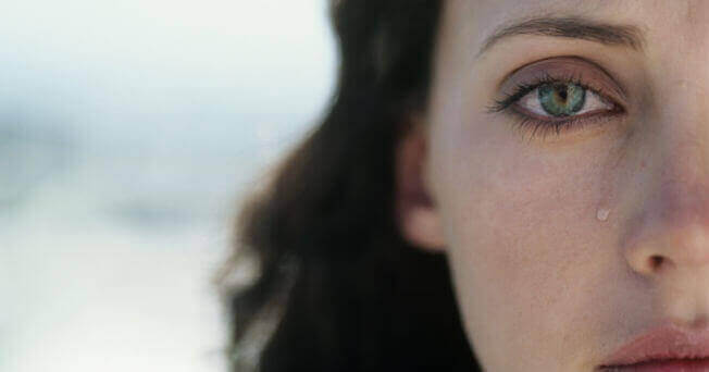 Une femme qui pleure 